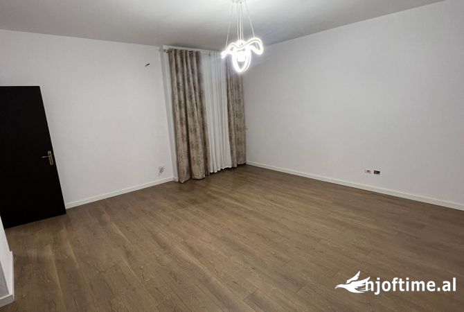 Shtepi ne shitje Apartament ne Tirane, 1+1, Mobilimi Bosh, pa mobiluar, Pagesa 95,000  Euro.