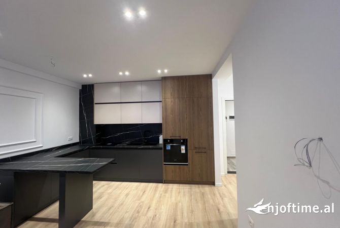 Shtepi ne shitje Apartament ne Tirane, Garsoniere, Mobilimi E mobiluar, Pagesa 95,000  Euro.