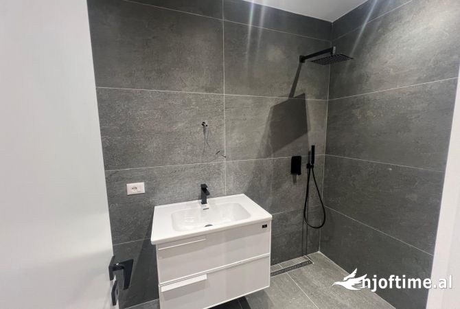 Shtepi ne shitje Apartament ne Tirane, Garsoniere, Mobilimi E mobiluar, Pagesa 95,000  Euro.