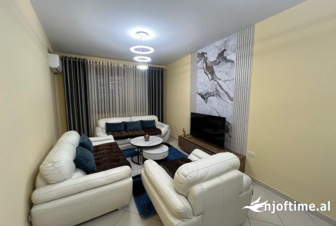Shtepi me qera Apartament ne Tirane, 2+1, Mobilimi E mobiluar, Pagesa 500  Euro.