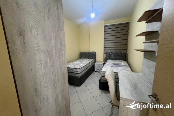 Shtepi me qera Apartament ne Tirane, 2+1, Mobilimi E mobiluar, Pagesa 500  Euro.