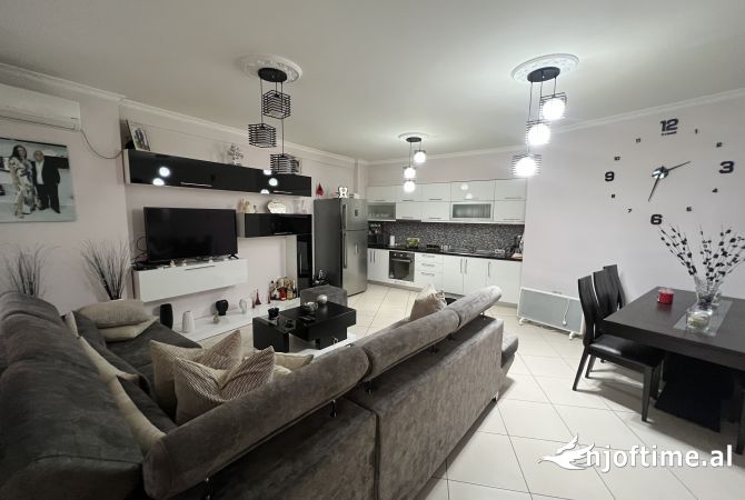 Shtepi me qera Apartament ne Tirane, 2+1, Mobilimi E mobiluar, Pagesa 500  Euro.