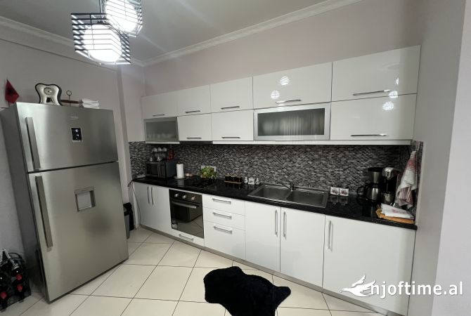 Shtepi me qera Apartament ne Tirane, 2+1, Mobilimi E mobiluar, Pagesa 500  Euro.