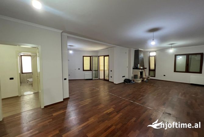 Ambient biznesi me qera 3+1 ne Tirane - 1,000 Euro