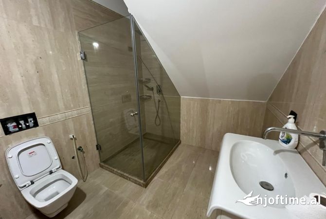 Ambient biznesi me Qera, 210 m2, 3 Garazhe Me cmim extra