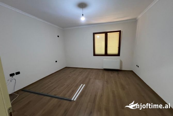 Ambient biznesi me Qera, 210 m2, 3 Garazhe Me cmim extra