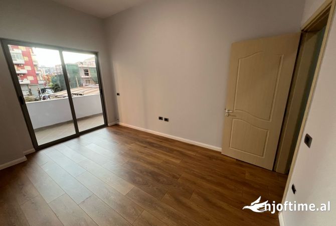 Shtepi ne shitje Apartament ne Tirane, 1+1, Mobilimi Bosh, pa mobiluar, Pagesa 108,000  Euro.