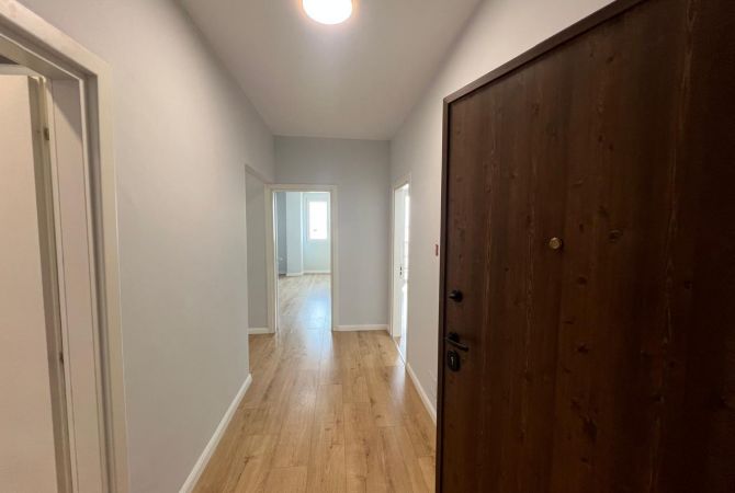 Shtepi ne shitje Apartament ne Tirane, 2+1, Mobilimi Bosh, pa mobiluar, Pagesa 155,000  Euro.