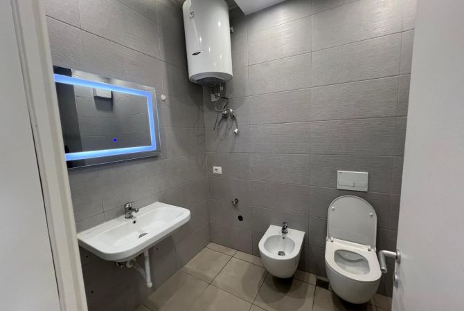 Shtepi ne shitje Apartament ne Tirane, 2+1, Mobilimi Bosh, pa mobiluar, Pagesa 155,000  Euro.