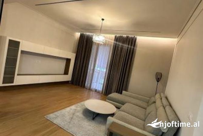 Shtepi me qera 2+1 ne Tirane - 1,200 Euro