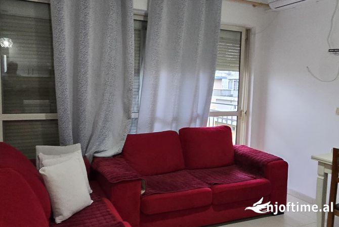 Shtepi me qera Apartament ne Tirane, 1+1, Mobilimi E mobiluar, Pagesa 430  Euro.