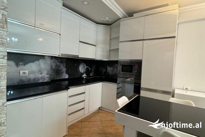 Shtepi me qera Apartament ne Tirane, 1+1, Mobilimi E mobiluar, Pagesa 550  Euro.