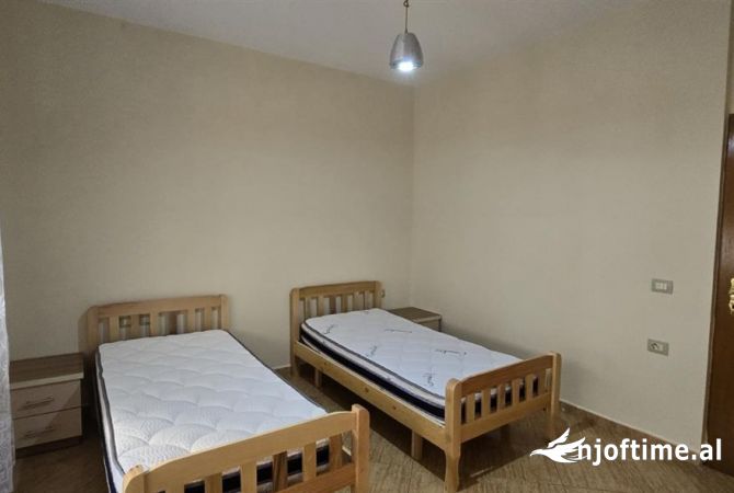Shtepi me qera Apartament ne Tirane, 2+1, Mobilimi E mobiluar, Pagesa 650  Euro.