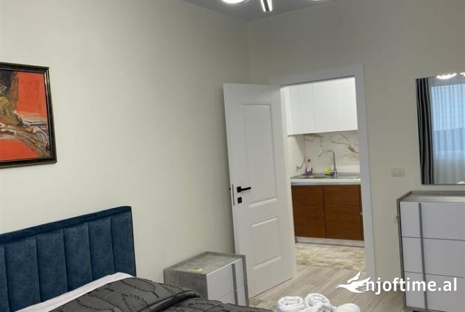 Shtepi me qera Apartament ne Tirane, 1+1, Mobilimi E mobiluar, Pagesa 1,000  Euro.