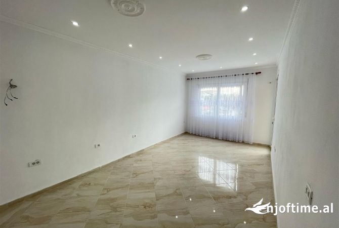 Shtepi ne shitje Apartament ne Tirane, 1+1, Mobilimi Bosh, pa mobiluar, Pagesa 78,000  Euro.