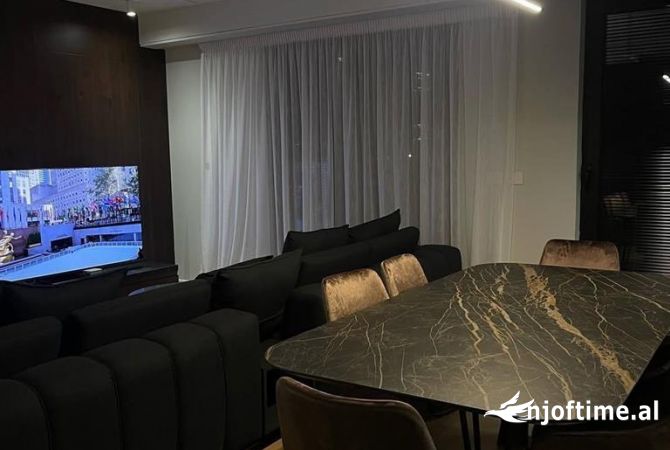 Shtepi ne shitje Apartament ne Tirane, 3+1, Mobilimi E mobiluar, Pagesa 446,000  Euro.