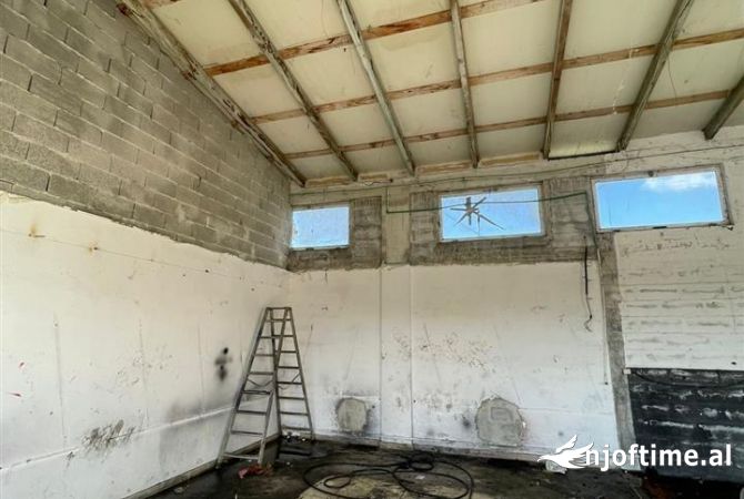 Ambient biznesi me qera 4+1 ne Tirane - 1,000 Euro