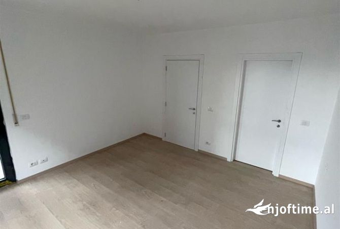 Shtepi ne shitje Apartament ne Tirane, 2+1, Mobilimi Bosh, pa mobiluar, Pagesa 141,000  Euro.