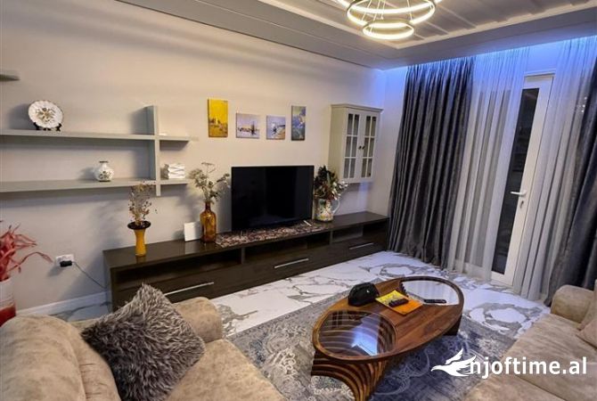 Shtepi me qera Apartament ne Tirane, 2+1, Mobilimi E mobiluar, Pagesa 1,200  Euro.