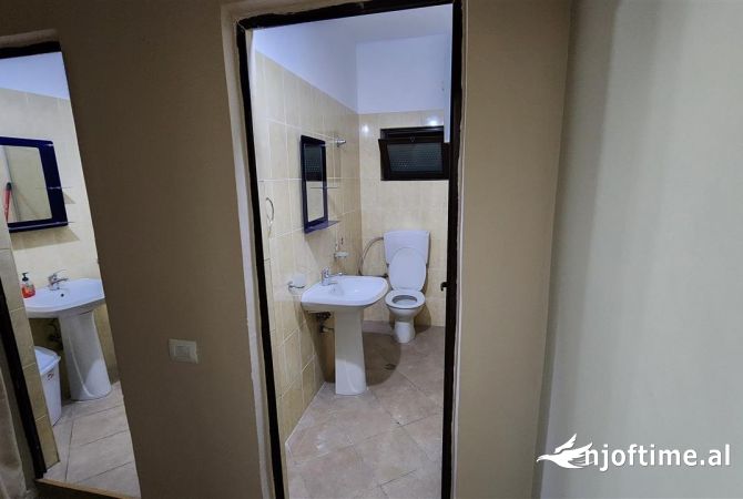 Shtepi me qera Apartament ne Tirane, 2+1, Mobilimi E mobiluar, Pagesa 700  Euro.