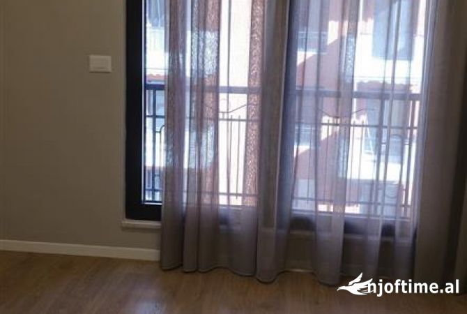 Shtepi me qera Apartament ne Tirane, 2+1, Mobilimi E mobiluar, Pagesa 1,200  Euro.