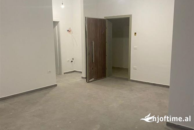 Shtepi me qera Apartament ne Tirane, 1+1, Mobilimi Bosh, pa mobiluar, Pagesa 450  Euro.