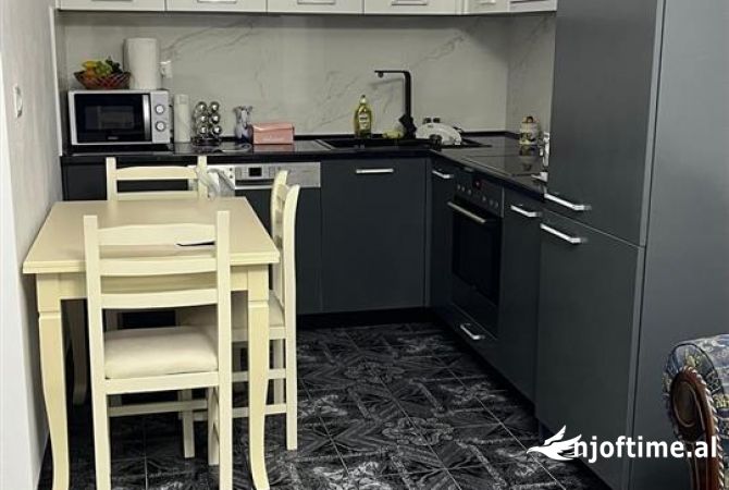 Shtepi me qera Apartament ne Tirane, 2+1, Mobilimi Pjeserisht e mobiluar, Pagesa 500  Euro.
