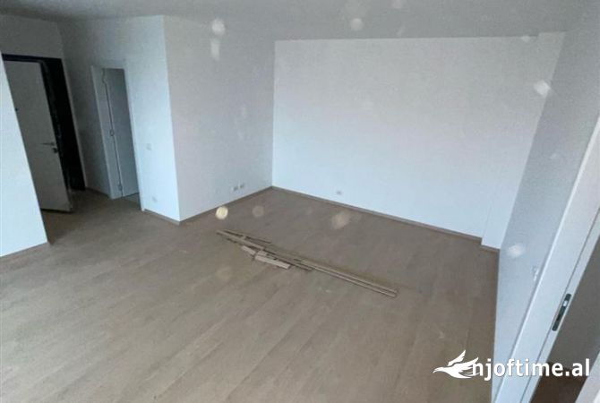 Shtepi ne shitje Apartament ne Tirane, 2+1, Mobilimi Bosh, pa mobiluar, Pagesa 141,000  Euro.
