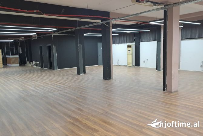 Ambient biznesi me qera 1+1 ne Tirane - 2,500 Euro