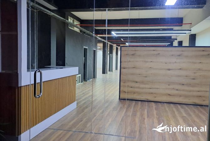 Ambient biznesi me qera 1+1 ne Tirane - 2,500 Euro