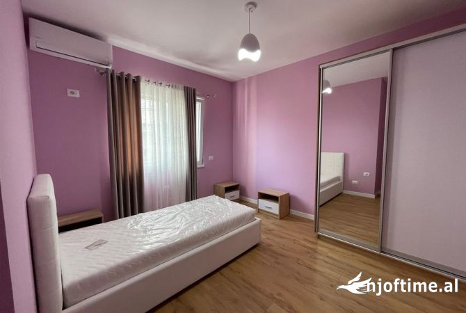 Shtepi me qera Apartament ne Tirane, 2+1, Mobilimi E mobiluar, Pagesa 900  Euro.