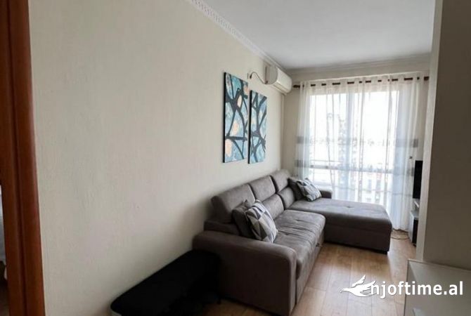 Shtepi ne shitje Apartament ne Tirane, 1+1, Mobilimi E mobiluar, Pagesa 155,000  Euro.
