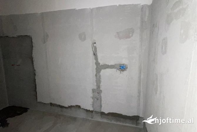 Shtepi ne shitje Apartament ne Tirane, 2+1, Mobilimi Bosh, pa mobiluar, Pagesa 171,000  Euro.