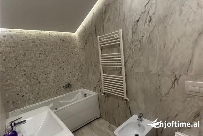 Shtepi me qera Apartament ne Tirane, 3+1, Mobilimi E mobiluar, Pagesa 1,500  Euro.