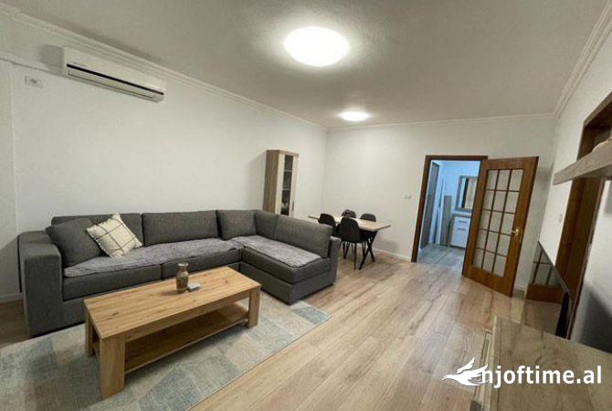 Shtepi ne shitje Apartament ne Tirane, 2+1, Mobilimi E mobiluar, Pagesa 4,200,000  Euro.