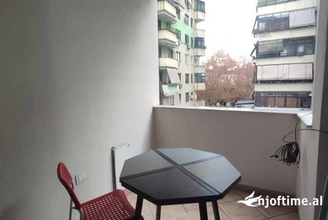 Shtepi me qera Apartament ne Tirane, 2+1, Mobilimi E mobiluar, Pagesa 700  Euro.