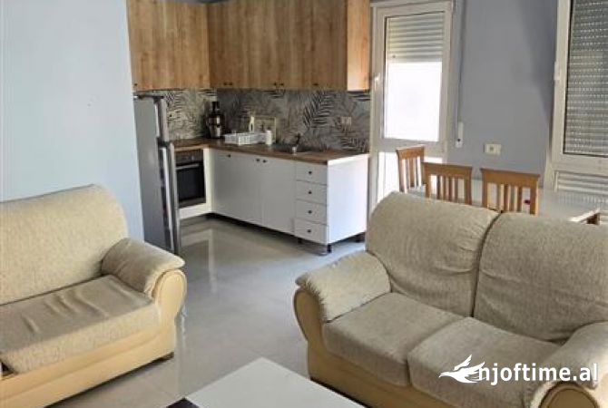 Shtepi ne shitje Apartament ne Tirane, 2+1, Mobilimi E mobiluar, Pagesa 193,000  Euro.