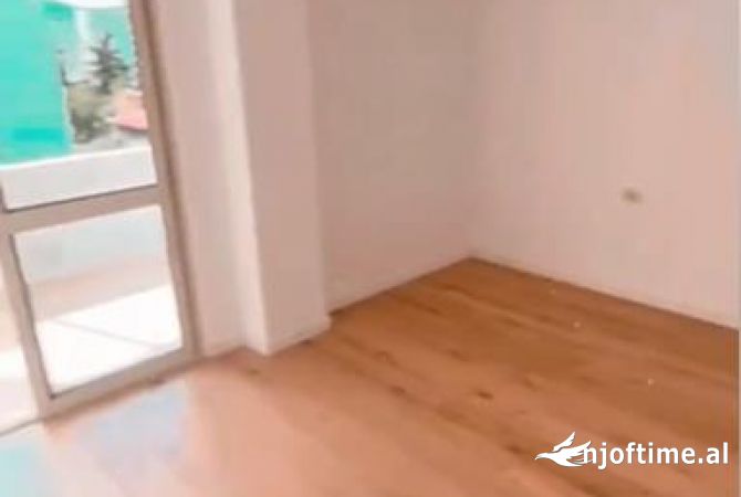 Ambient biznesi me qera 3+1 ne Tirane - 1,200 Euro