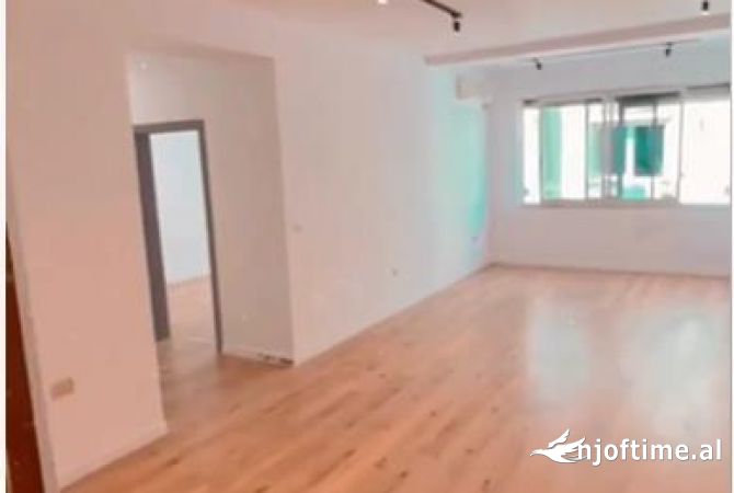 Ambient biznesi me qera 3+1 ne Tirane - 1,200 Euro