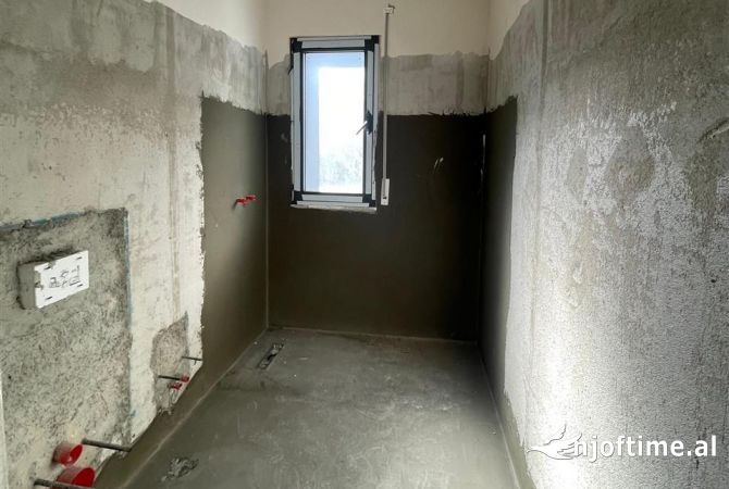 Shtepi ne shitje Apartament ne Tirane, 2+1, Mobilimi Bosh, pa mobiluar, Pagesa 1,710,000  Euro.