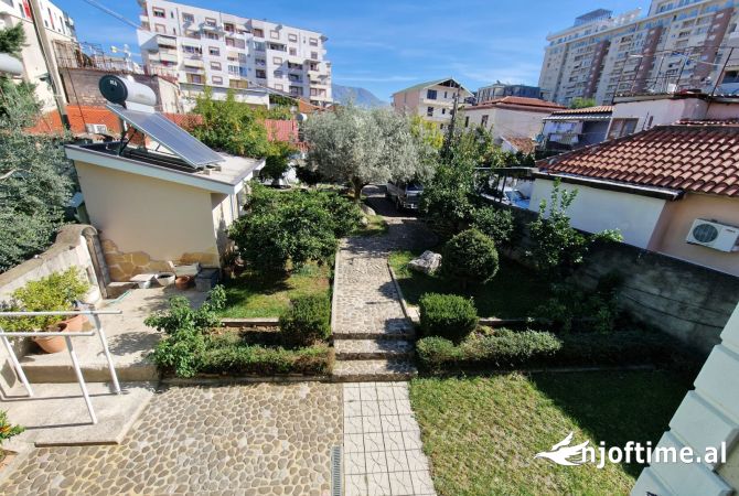 Shtepi ne shitje Shtepi Private ne Tirane, 3+1, Mobilimi E mobiluar, Pagesa 360,000  Euro.