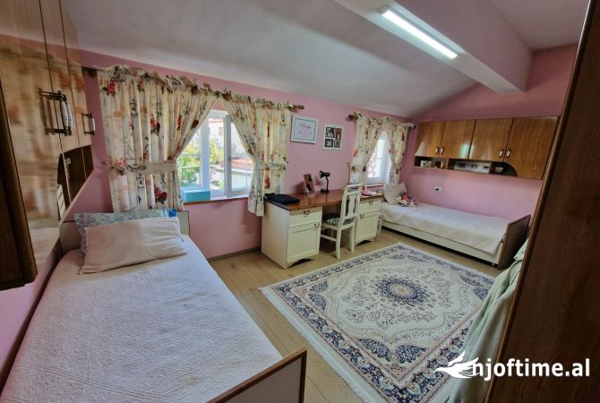 Shtepi ne shitje Shtepi Private ne Tirane, 3+1, Mobilimi E mobiluar, Pagesa 360,000  Euro.