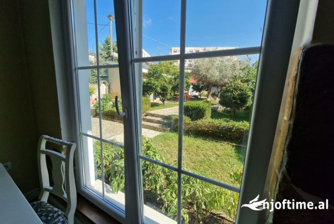 Shtepi ne shitje Shtepi Private ne Tirane, 3+1, Mobilimi E mobiluar, Pagesa 360,000  Euro.