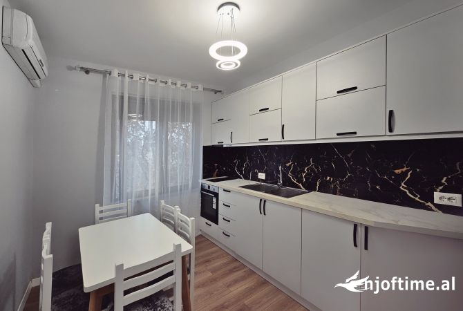 Shtepi me qera Apartament ne Tirane, 1+1, Mobilimi E mobiluar, Pagesa 650  Euro.