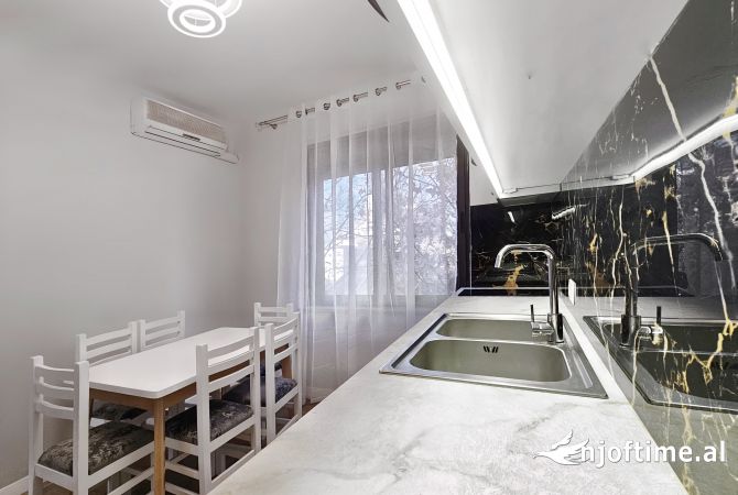 Shtepi me qera Apartament ne Tirane, 1+1, Mobilimi E mobiluar, Pagesa 650  Euro.