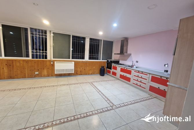 Shtepi ne shitje Apartament ne Tirane, 5+1, Mobilimi E mobiluar, Pagesa 242,000  Euro.