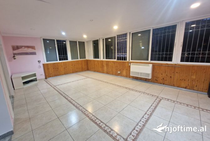 Shtepi ne shitje Apartament ne Tirane, 5+1, Mobilimi E mobiluar, Pagesa 242,000  Euro.
