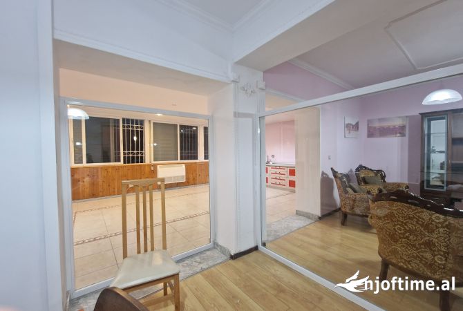 Shtepi ne shitje Apartament ne Tirane, 5+1, Mobilimi E mobiluar, Pagesa 242,000  Euro.