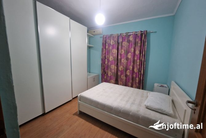Shtepi ne shitje Apartament ne Tirane, 5+1, Mobilimi E mobiluar, Pagesa 242,000  Euro.