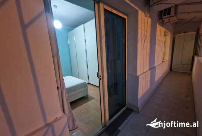 Shtepi ne shitje Apartament ne Tirane, 5+1, Mobilimi E mobiluar, Pagesa 242,000  Euro.